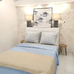 Waterside * איה אפימיה