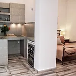 Waterside איה אפימיה