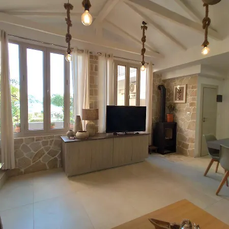 ウエストサイド アパート *