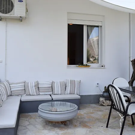 ウエストサイド Agia Efimia